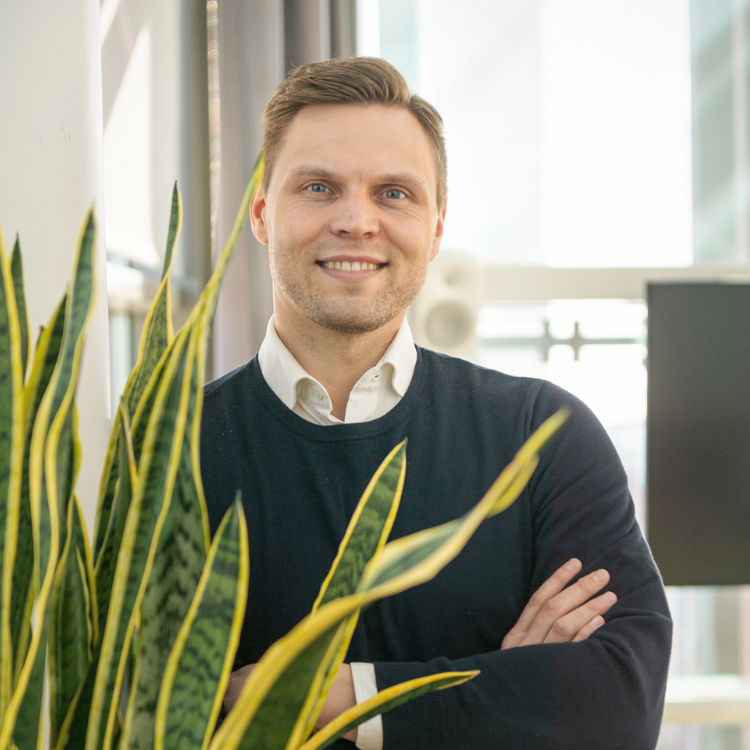 Mavenfirstin webinaarissa asiantuntija Joonas Hakkarainen kertoo kolme tapaa ABM:n aloittamiseen